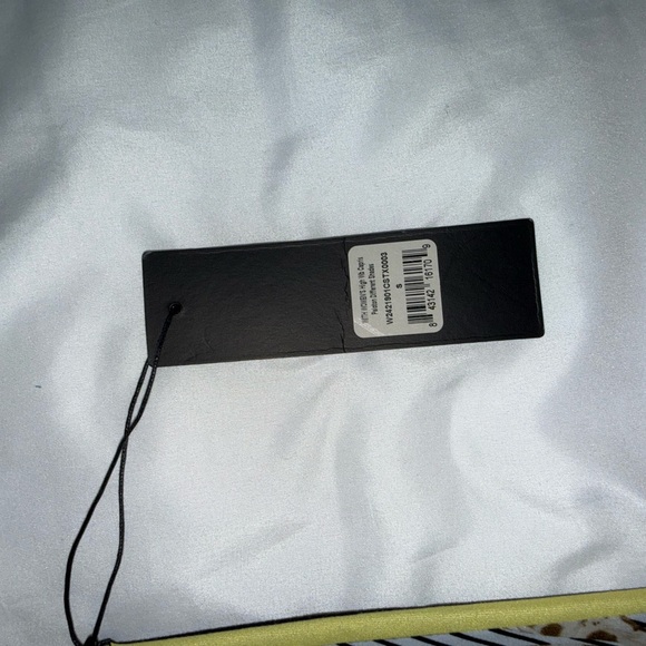 Peloton Black and Yellow Patterned Capri Leggings - Picture 3 of 4